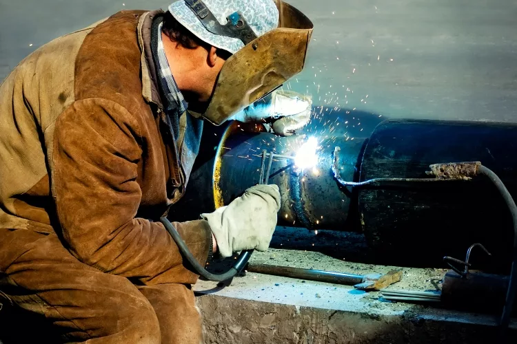 What is a Pancake Welding Hood and what are its benefits?