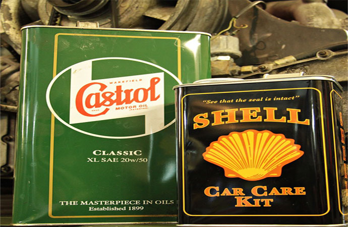 Synthetic-oil-clean-sludge