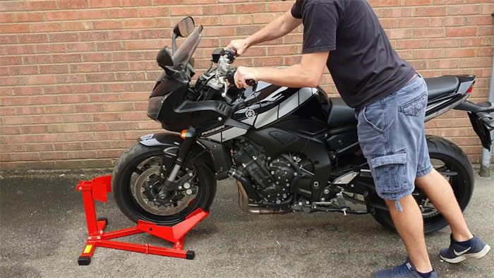 7 Best Motorcycle Wheel Chocks (#1 is Recommended!)